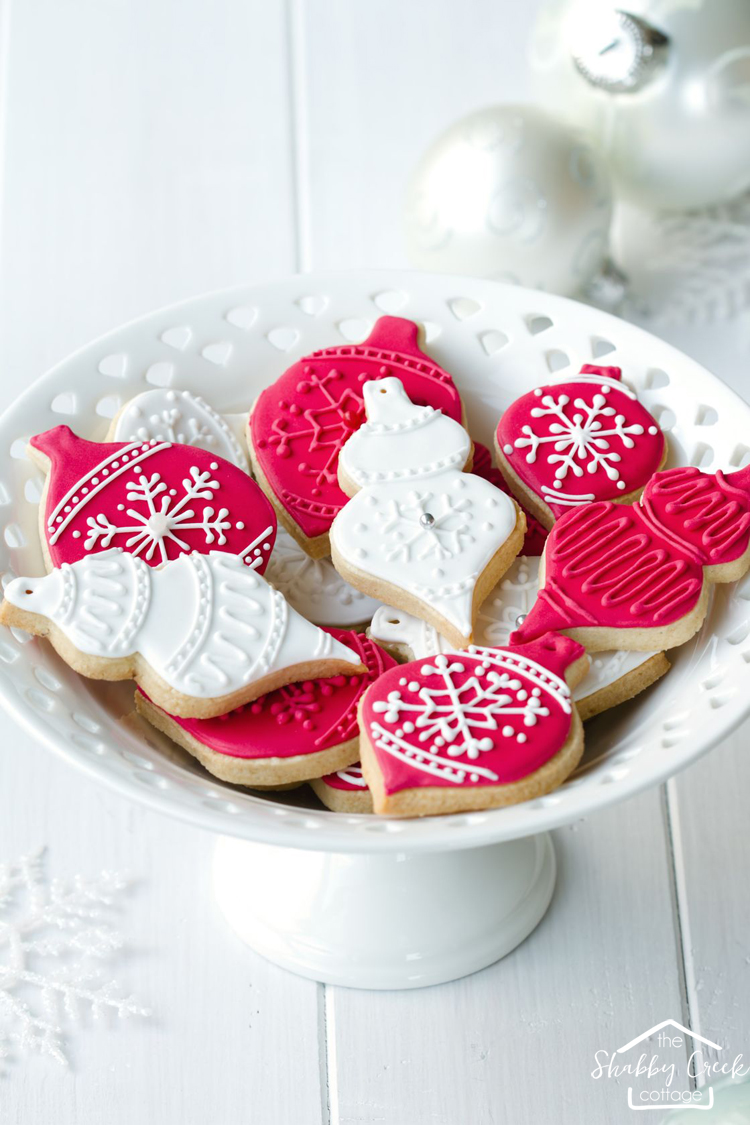 Sugar Cookie Recipe - the perfect recipe for cookie cutters