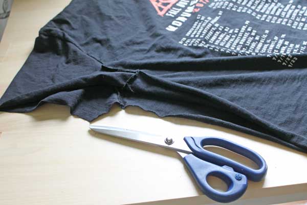 How to Make a T-Shirt Bigger (the easy way!)